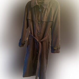 Women’s Jones New York black lined trench coat, size medium petite